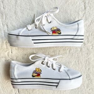 Disney Bouquet Winnie the Pooh white platform shoes, size 7/ women